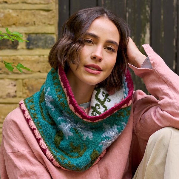 West Yorkshire Spinners - Golden Lily Reversible Cowl Kit